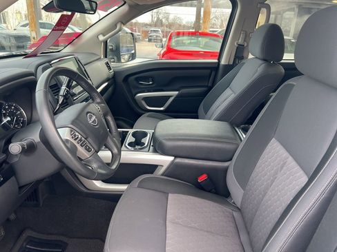 Certified 2024 Nissan Titan SV w/ SV Convenience Package image 4