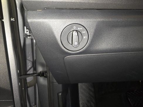 Used 2024 Volkswagen Jetta SE FWD image 25