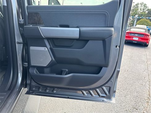 Certified 2024 Ford F250 Lariat w/ Chrome Package image 16