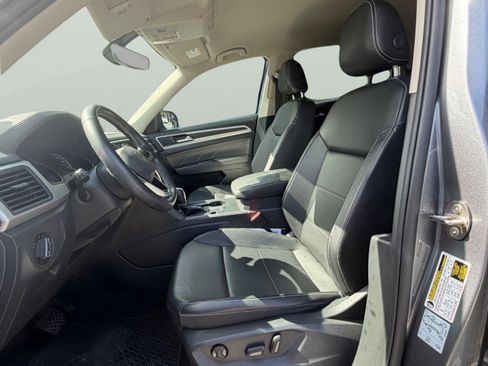 Used 2021 Volkswagen Atlas SE w/ Towing Package FWD image 9