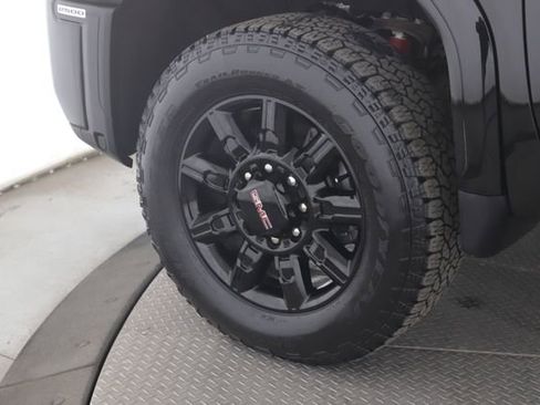 Used 2025 GMC Sierra 2500 AT4 w/ AT4 Premium Plus Package AWD/4WD image 13