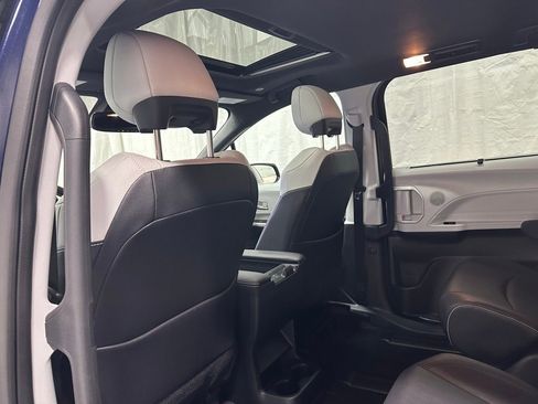 Used 2025 Toyota Sienna XSE image 51