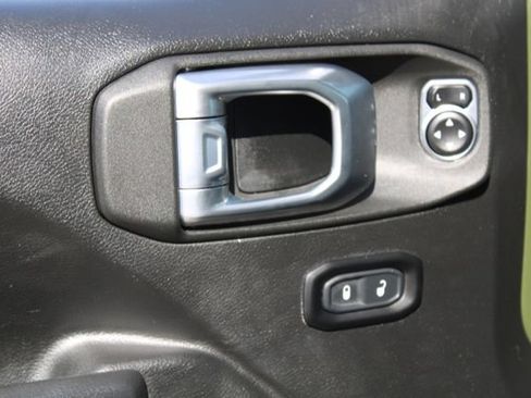 Used 2023 Jeep Wrangler Unlimited Rubicon 4xe AWD/4WD image 15