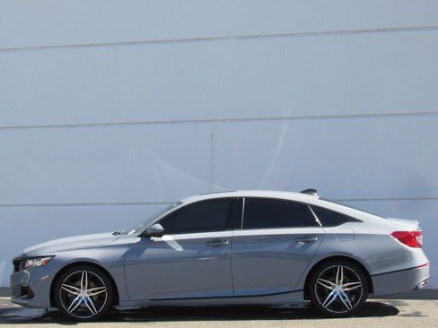 Used 2021 Honda Accord Touring image 4