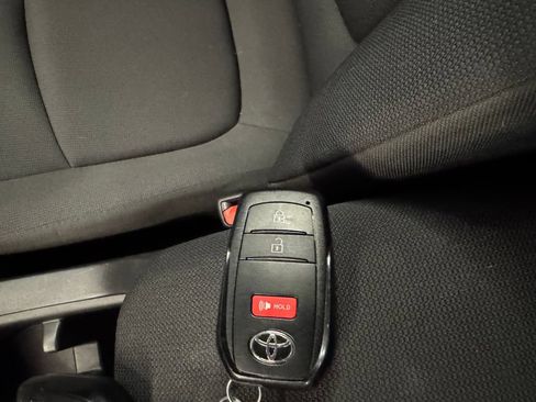 Used 2024 Toyota Corolla Cross LE FWD image 17