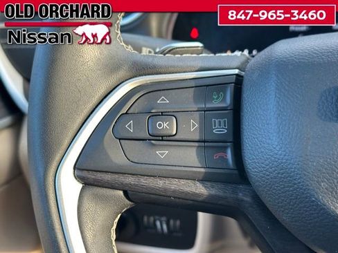 Used 2023 Jeep Grand Cherokee L Limited image 19