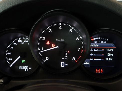 Used 2023 Porsche Macan image 16