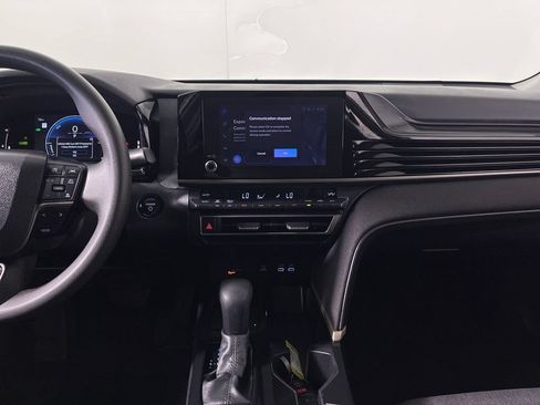 Used 2025 Toyota Camry LE FWD image 15