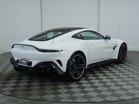 Used 2025 Aston Martin V8 Vantage Coupe image 5