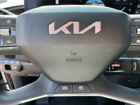 Used 2024 Kia EV9 Land image 36