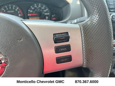 Used 2018 Nissan Frontier SV image 12