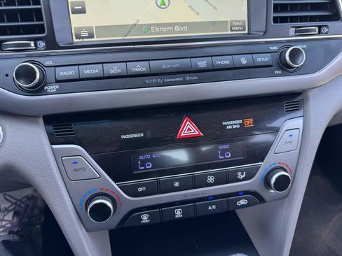 Used 2017 Hyundai Elantra Limited w/ Limited Ultimate Package 05 FWD image 28