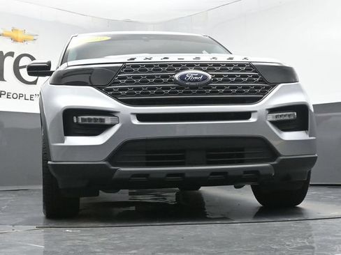 Used 2022 Ford Explorer XLT w/ Equipment Group 202A AWD/4WD image 3