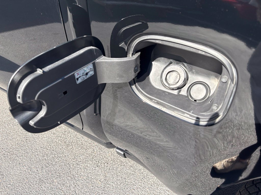 Used 2025 Chevrolet Silverado 1500 LT AWD/4WD image 11