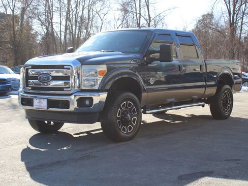 Used 2013 Ford F250 Lariat w/ Lariat Interior Pkg image 3