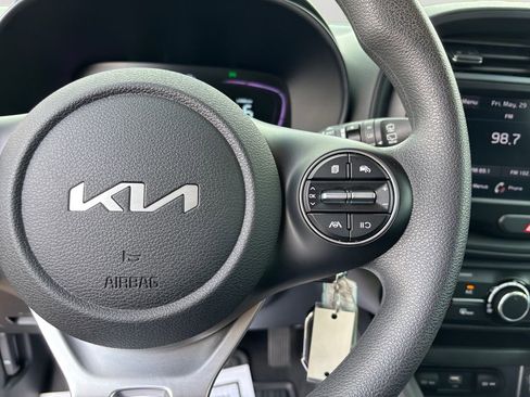 Used 2023 Kia Soul LX w/ LX Technology Package FWD image 20