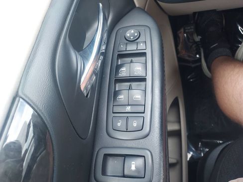 Used 2015 Dodge Grand Caravan SXT FWD image 23