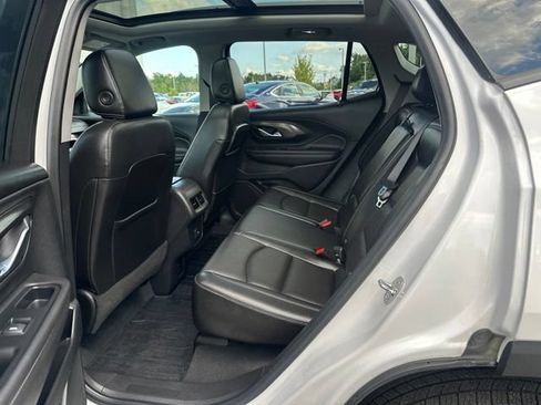 Used 2022 GMC Terrain SLT w/ Tech Package AWD/4WD image 17