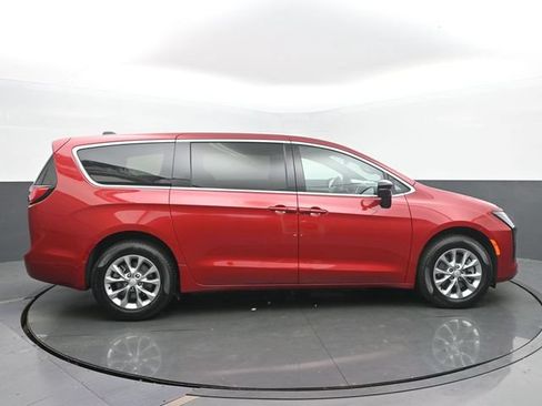 New 2027 Chrysler Pacifica Select w/ Family Tech Group AWD/4WD image 6