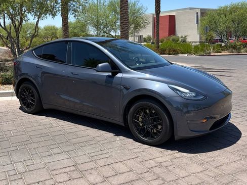 Used 2020 Tesla Model Y Long Range AWD/4WD image 1