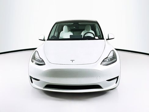 Used 2023 Tesla Model Y Long Range image 2
