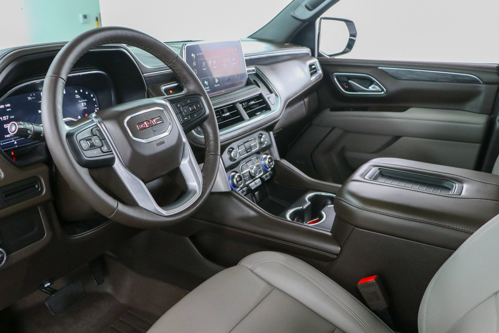 Used 2022 GMC Yukon XL SLT w/ SLT Premium Package RWD image 26