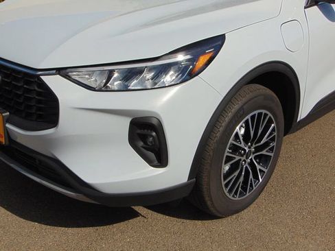 Certified 2026 Ford Escape SE FWD image 2