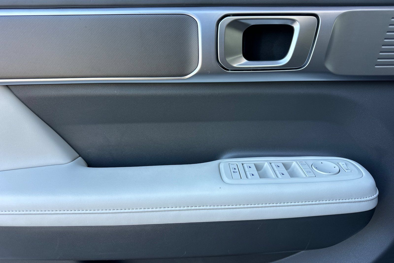 Used 2025 Hyundai Santa Fe SEL AWD/4WD image 11