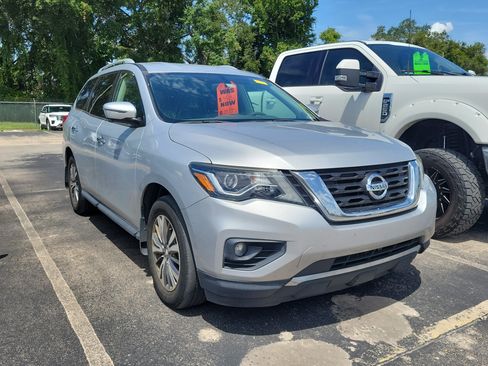 Used 2019 Nissan Pathfinder SL FWD image 6