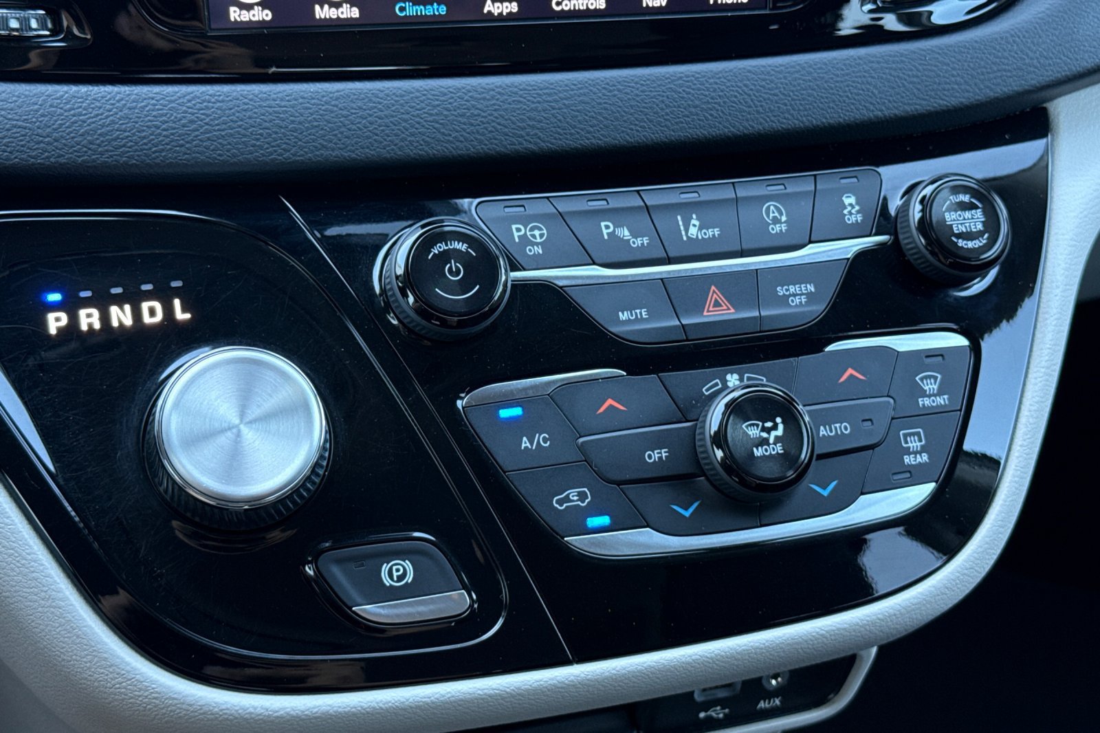 Used 2019 Chrysler Pacifica Touring Plus w/ Advanced Safetytec Group FWD image 31