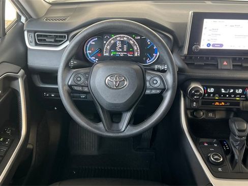 Used 2024 Toyota RAV4 XLE image 17