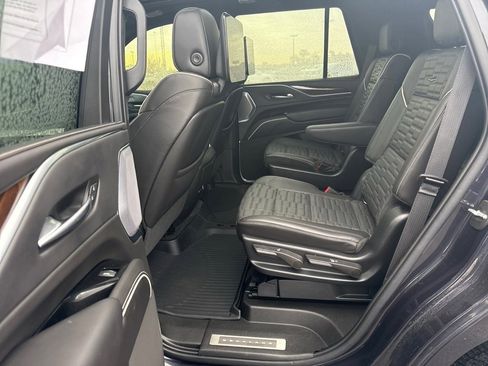 Certified 2022 Cadillac Escalade Premium Luxury Platinum image 8