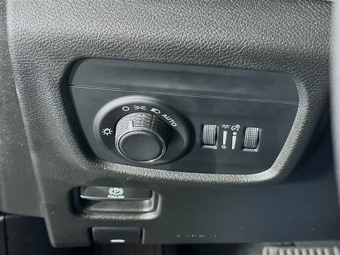 Used 2023 Jeep Grand Cherokee L Laredo RWD image 17