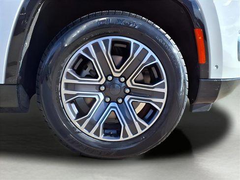 Used 2024 Jeep Wagoneer L Series II w/ Flexible Seating Group image 9