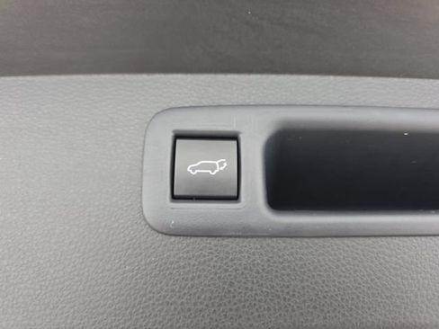 Certified 2025 Toyota Highlander Limited AWD/4WD image 33