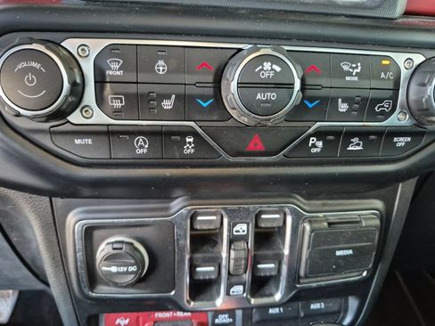 Used 2020 Jeep Gladiator Rubicon AWD/4WD image 16