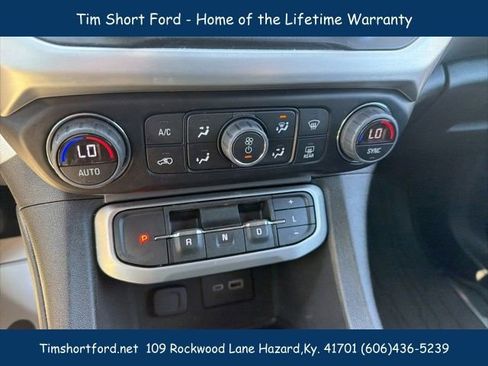 Used 2023 GMC Acadia SLE w/ Driver Convenience Package image 16