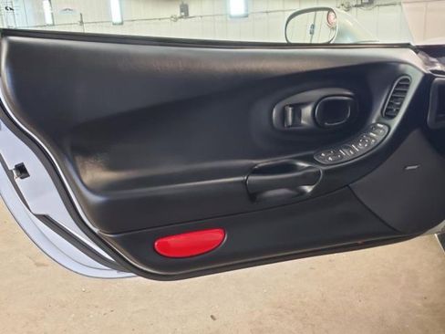 Used 1999 Chevrolet Corvette Coupe w/ Performance Handling Pkg RWD image 10