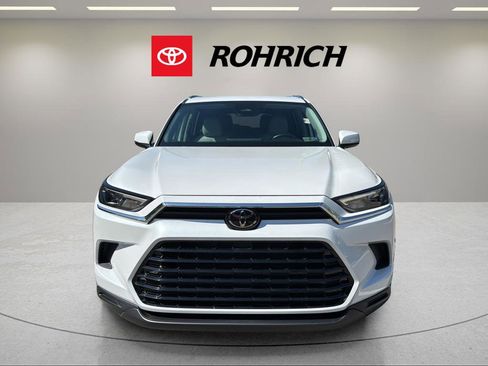 Used 2024 Toyota Grand Highlander AWD image 2