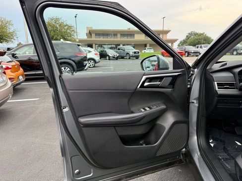 Used 2023 Mitsubishi Outlander SE AWD/4WD image 16
