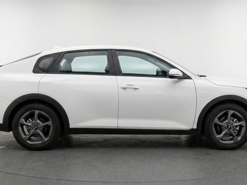 Used 2025 Kia K4 LXS image 11