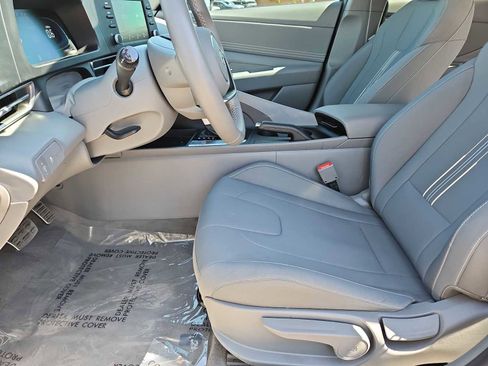 New 2025 Hyundai Elantra Sport FWD image 16