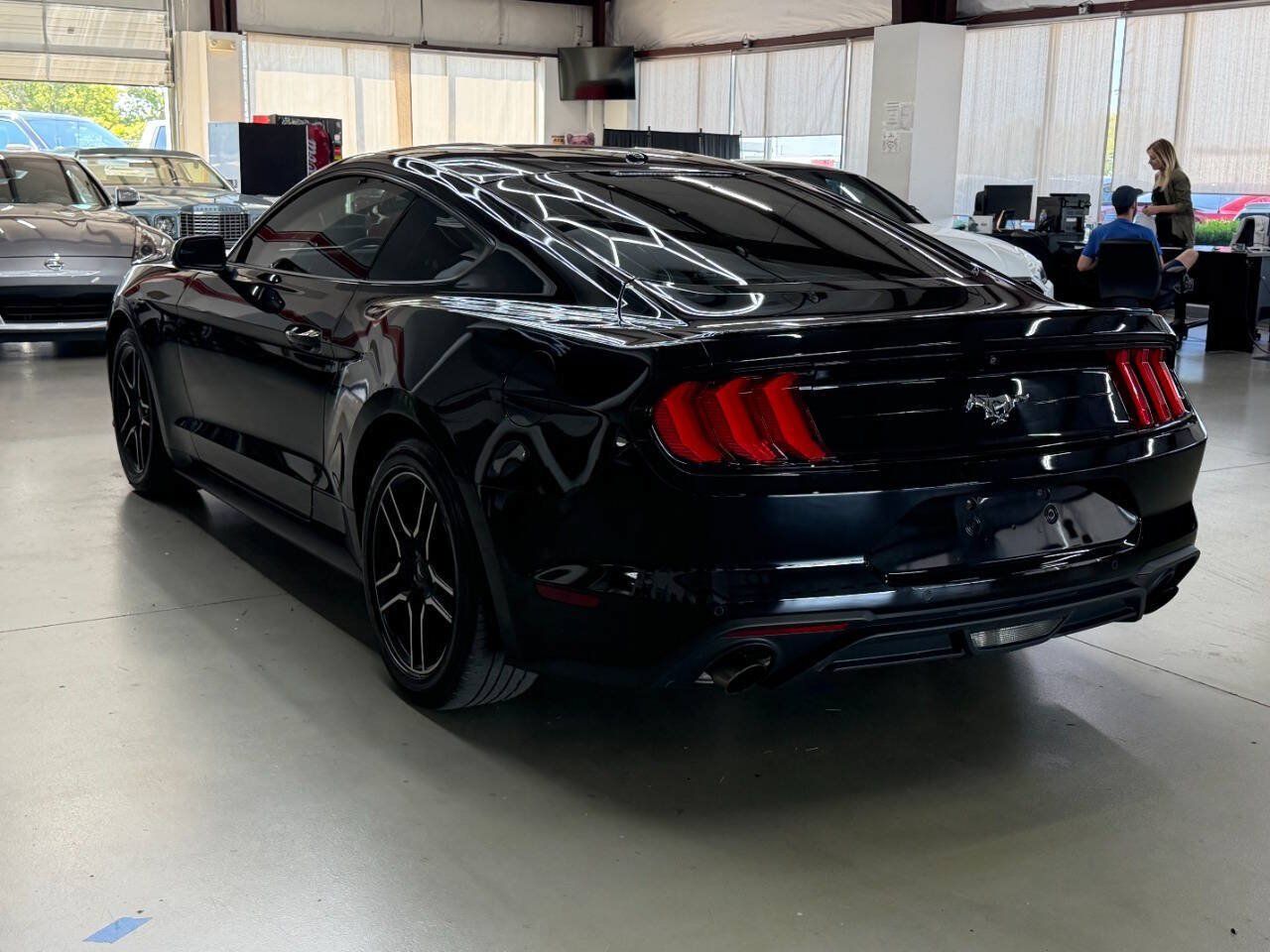 Used 2018 Ford Mustang Coupe w/ Equipment Group 101A RWD image 4