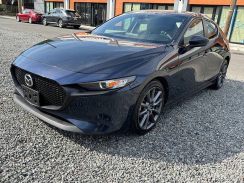 Used 2021 MAZDA MAZDA3 s FWD image 1