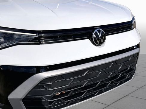 Used 2025 Volkswagen Taos S FWD image 27
