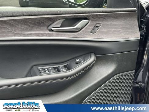 Used 2023 Jeep Grand Cherokee Limited AWD/4WD image 13