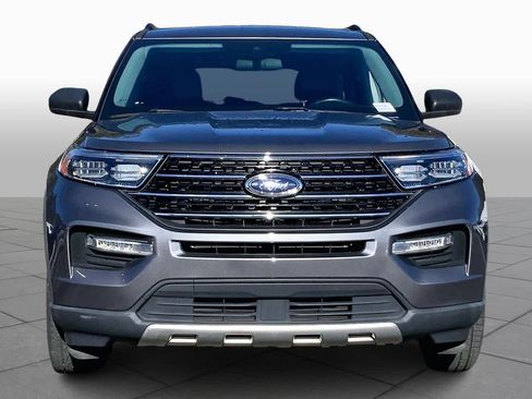 Used 2021 Ford Explorer XLT w/ Equipment Group 202A image 4