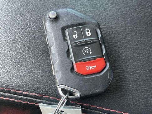 Used 2021 Jeep Gladiator Rubicon AWD/4WD image 33