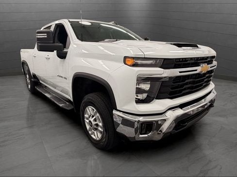 Used 2025 Chevrolet Silverado 2500 LT w/ Safety Package AWD/4WD image 7