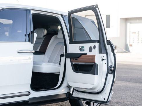 Used 2022 Rolls-Royce Cullinan image 19